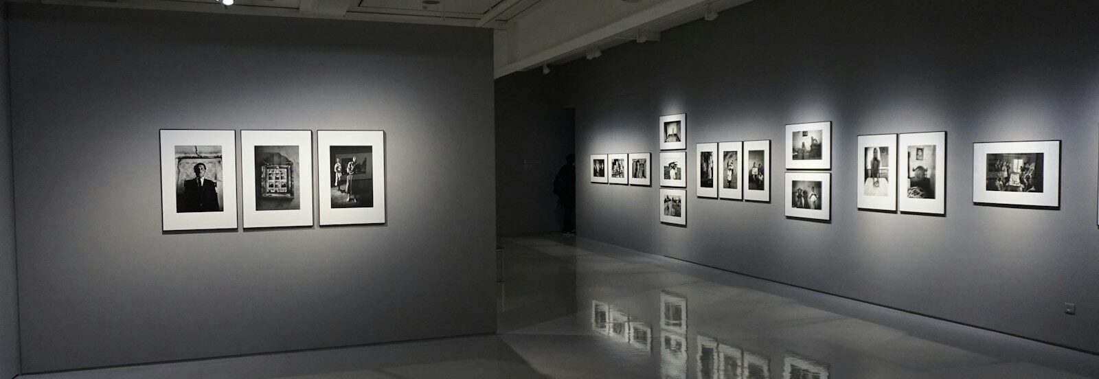 photo frames inside building